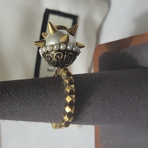 GUCCI SPIKE STUDDED SPIKED INTERLOCKING GG LOGO RING - Picture 5 of 11